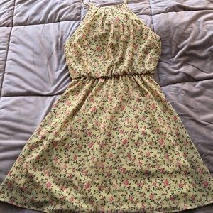 🌺 Francesca’s yellow floral dress